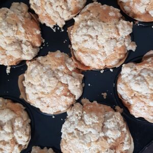 apple cinnamon muffins crumble topping